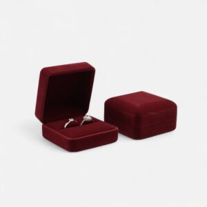 Edle Doppel-Ringbox aus Samt – Weinrot, 7,5 × 7,5 × 4,2 cm